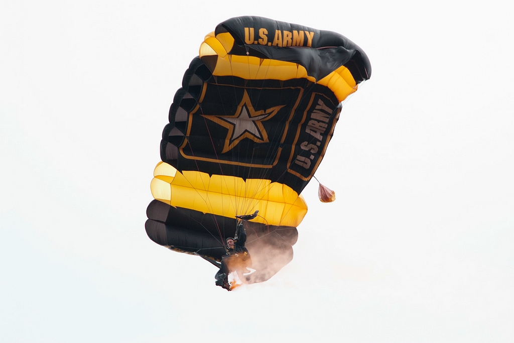 20110918_0917.JPG - Golden Knights US Army