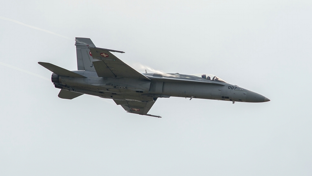 20150920_0512.JPG - Boeing F/A-18C Hornet Solo Display uit Zwitserland.