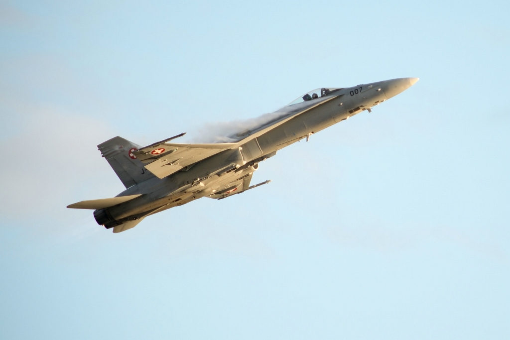 20150918_0432.JPG - Solo display van de F/A-18 Hornet uit Zwitserland