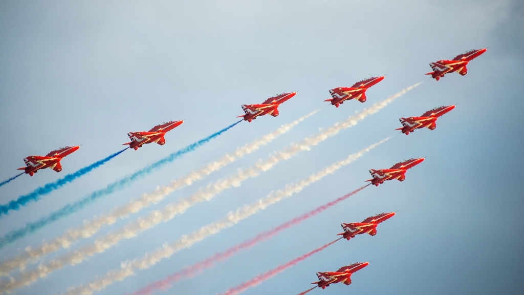 20150918_0511.JPG - Red Arrows met BAE Systems Hawk T1 van het Verenigd Koninkrijk.