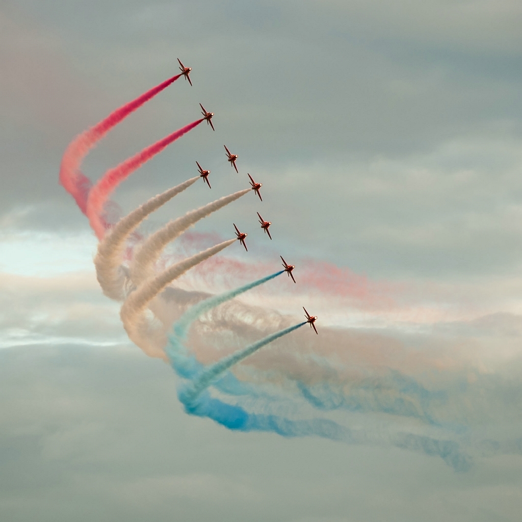 20150918_0530.JPG - Red Arrows met BAE Systems Hawk T1 van het Verenigd Koninkrijk.