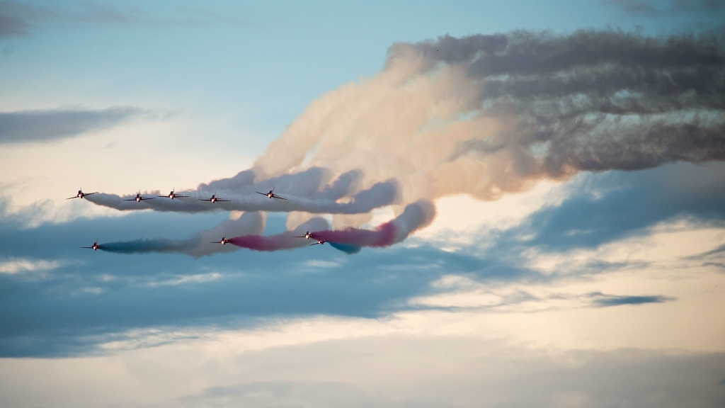 20150918_0604.JPG - Red Arrows met BAE Systems Hawk T1 van het Verenigd Koninkrijk.