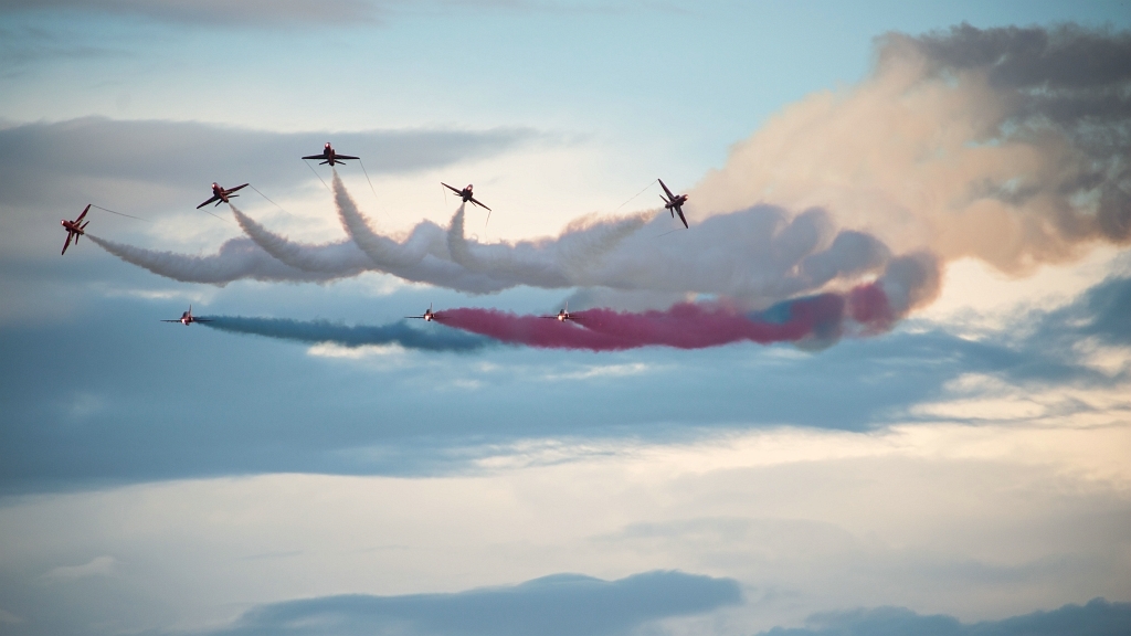 20150918_0609.JPG - Red Arrows met BAE Systems Hawk T1 van het Verenigd Koninkrijk.