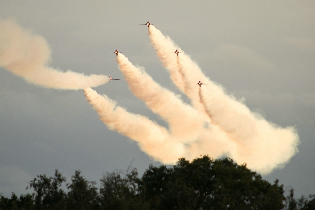 20150918_0641.JPG - Red Arrows met BAE Systems Hawk T1 van het Verenigd Koninkrijk.