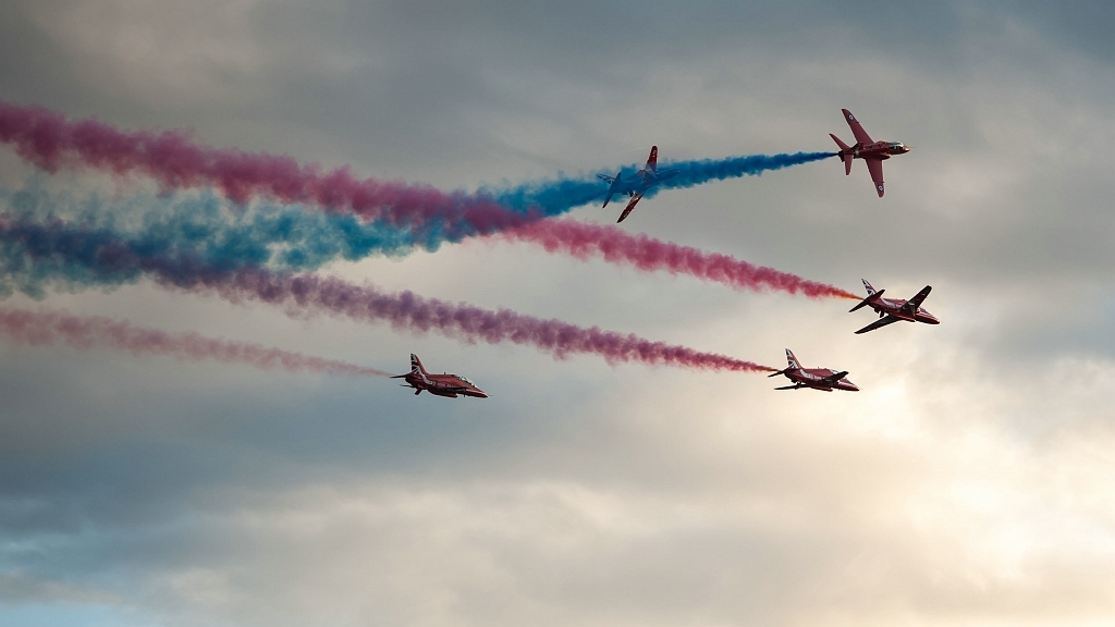 20150918_0738.JPG - Red Arrows met BAE Systems Hawk T1 van het Verenigd Koninkrijk.