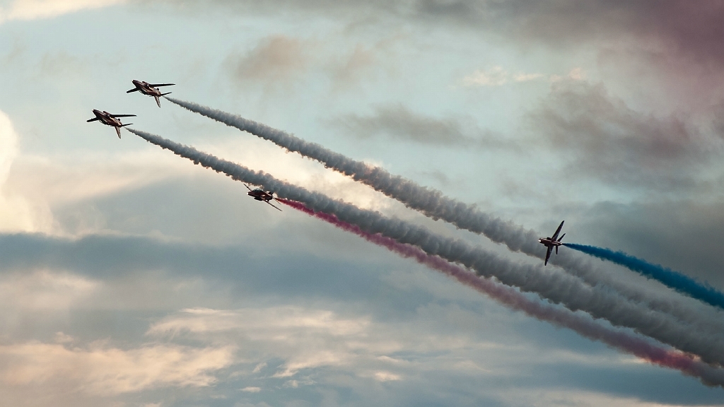 20150918_0740.JPG - Red Arrows met BAE Systems Hawk T1 van het Verenigd Koninkrijk.