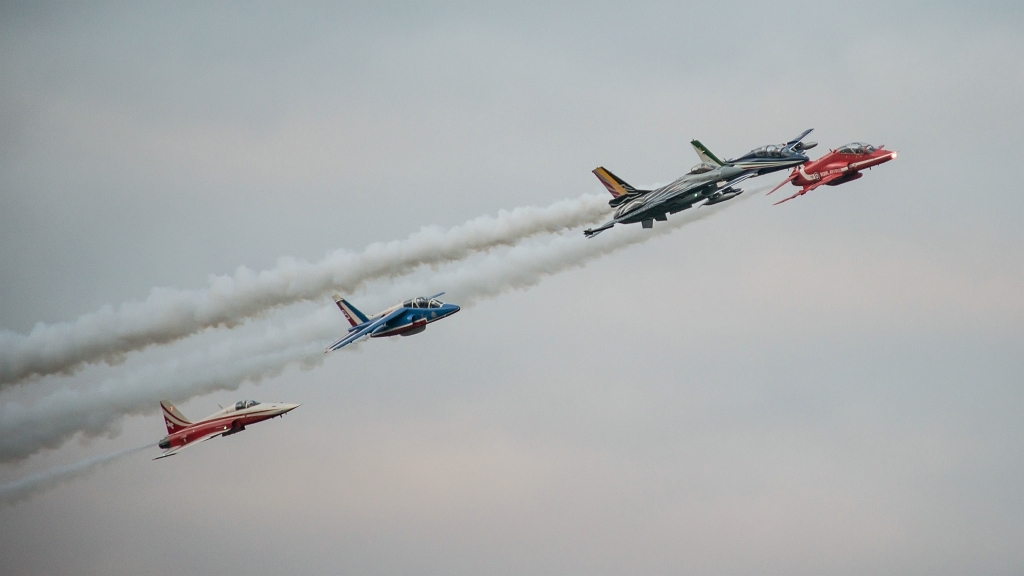 20150918_0784.JPG - F16 pass samen met de leaders andere teams.