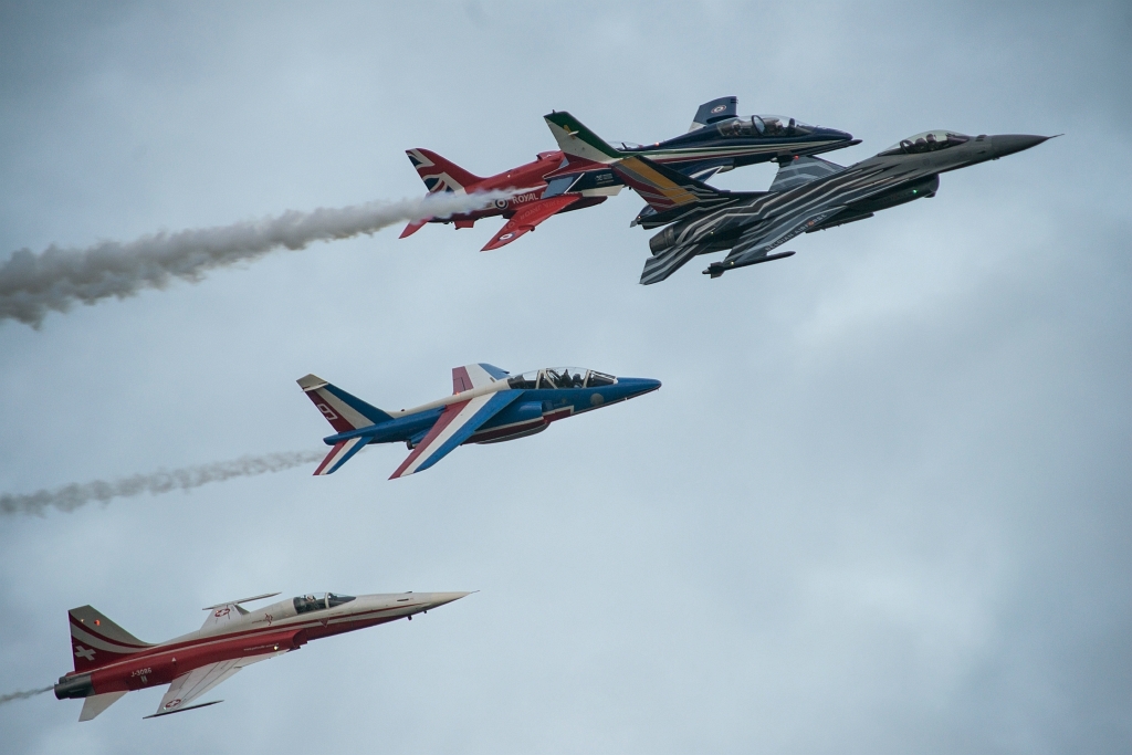 20150918_0788.JPG - F16 pass samen met de leaders andere teams.