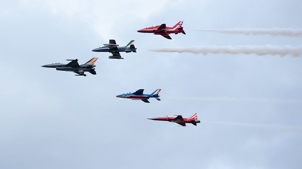 20150918_0798.JPG - F16 pass samen met de leaders andere teams.