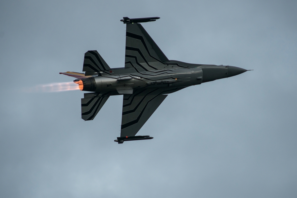 20150918_0842.JPG - F-16 Basis Kleine Brogel met solo display.