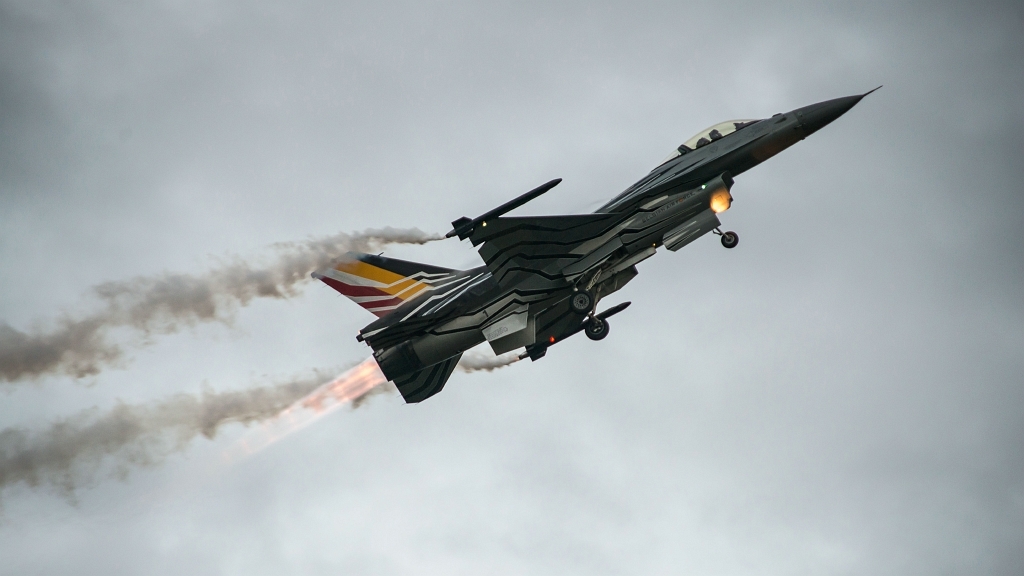 20150918_0903.JPG - F-16 Basis Kleine Brogel met solo display.