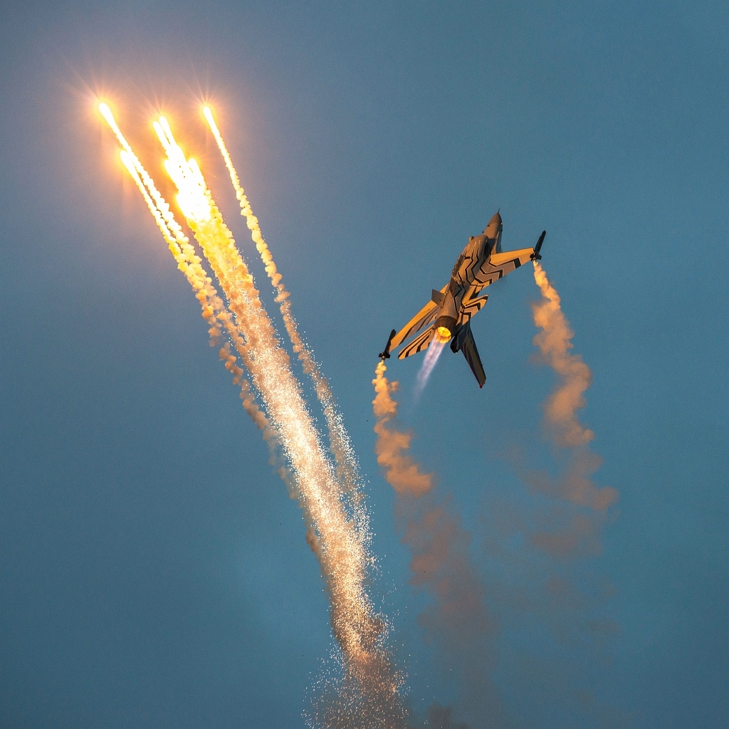 20150918_0915.JPG - F-16 Basis Kleine Brogel met solo display.