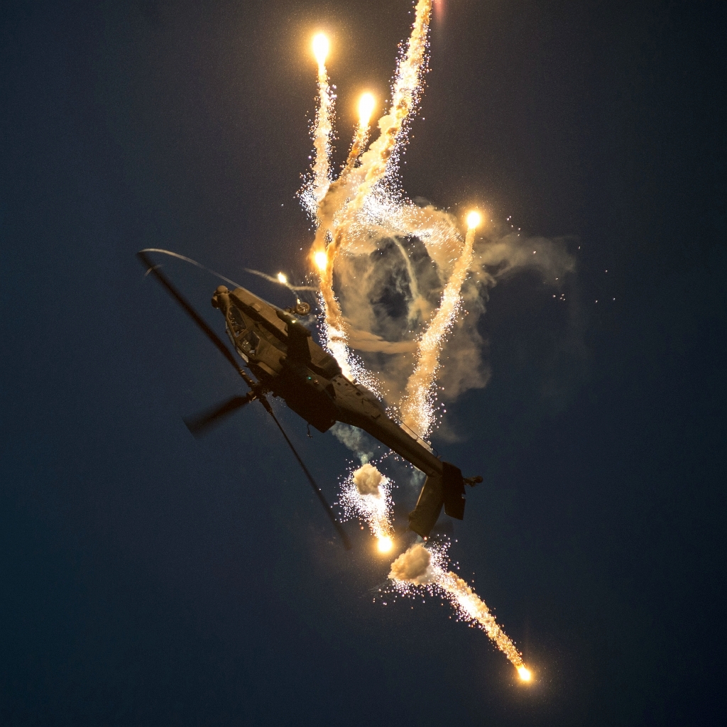 20150918_1012.JPG - Apache Solo Display met Apache AH-64D van de Koninklijke Luchtmacht uit Nederland.