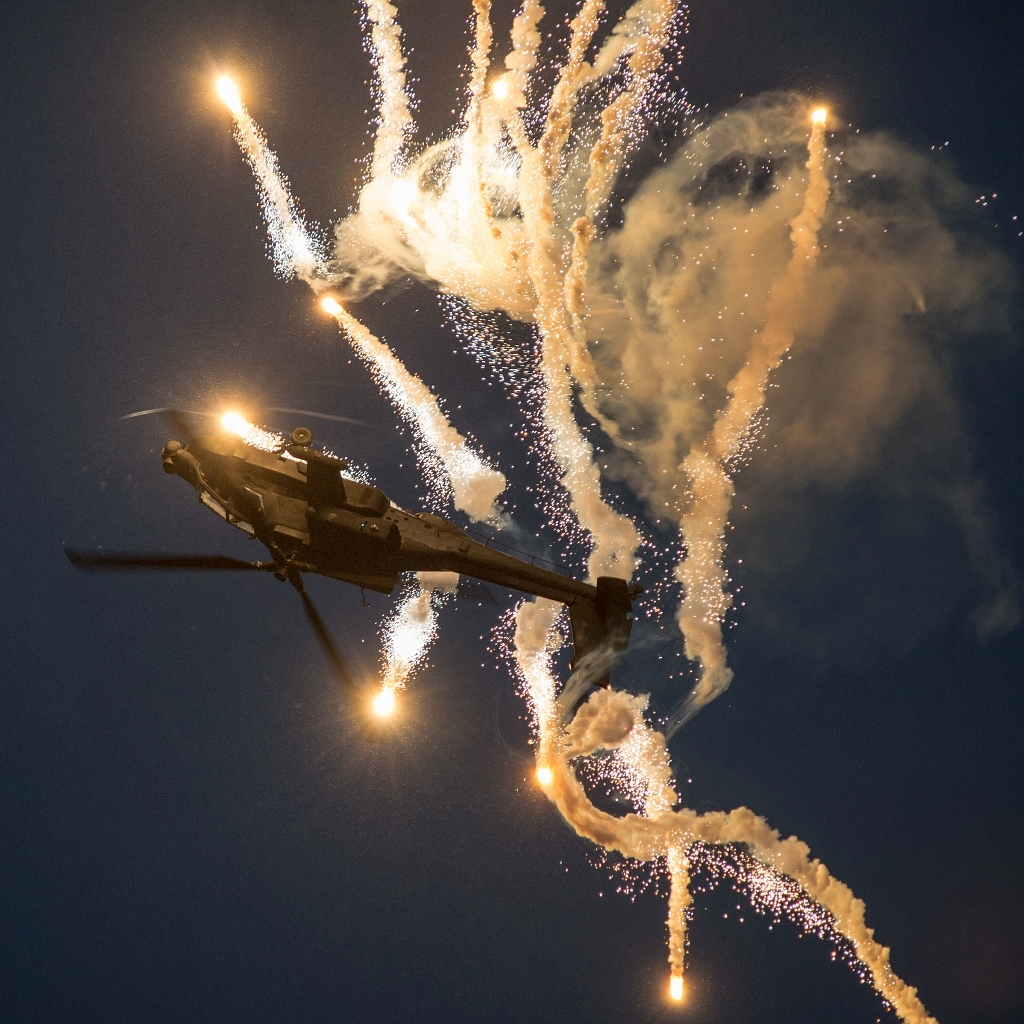 20150918_1014.JPG - Apache Solo Display met Apache AH-64D van de Koninklijke Luchtmacht uit Nederland.