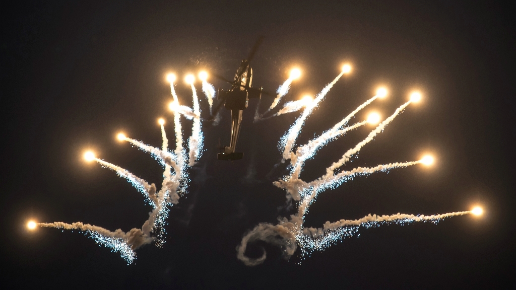 20150918_1030_1.JPG - Apache Solo Display met Apache AH-64D van de Koninklijke Luchtmacht uit Nederland.