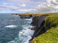 20170922 0215  De gehele dag de Ring of Kerry en de Wild Atlantic Way gedaan. Zeer aansprekend met de vele prachtige zichten op de Atlantische oceaan die met grote kracht op de kliffen inbeukt. Een van de highlights is het Loop Head schiereiland met de gelijknamige vuurtoren : Ierland 2017