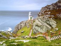 20170926 0960  Het Sheep's Head Lighthouse gelegen op het uiterste puntje van het gelijknamige schiereiland aan de Bantry Bay is te bereiken via een pittige en erg winderige wandeling van 2.2 km over kuitenbijters hellingen. Door een wegvergissing is het uiteindelijk ruim 5 km geworden. Het prachtige uitzicht vergoedde alle moeite. : Ierland 2017