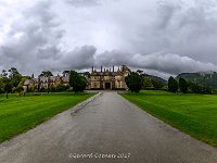 20170927 1032-Pano  Muckross Housse gebouwd in 1843, en gelegen op het gelijknamige schiereiland in de buurt van Killarney County Kerry, is een schitterend goed met aanliggend landschapspark. Het gras in Ierland heeft een heel aparte groene kleur. : Ierland, Ierland 2017, Plaatsen