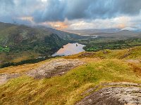 20170927 1147-HDR  Vanaf de Healy Pass heb je een mooi panoramisch zicht over Glannmare Lake en het achterliggend landschap in Kerry County. : Ierland, Ierland 2017, Plaatsen